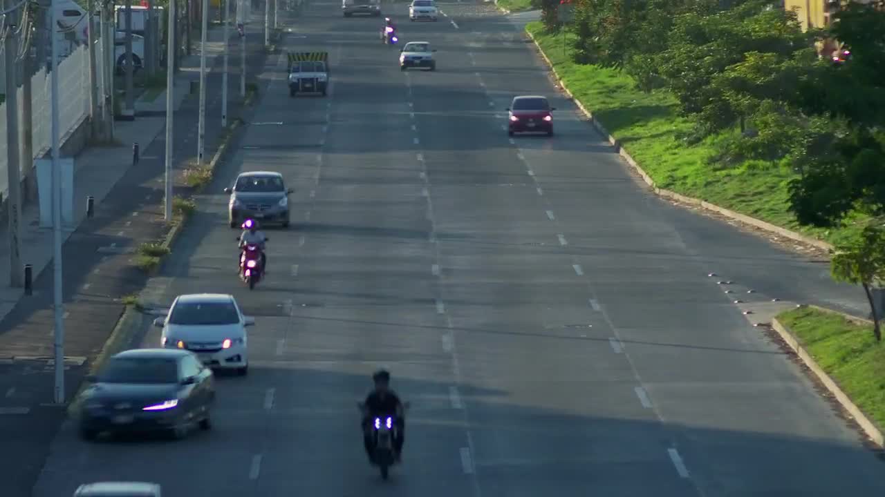 Free Video Stock traffic on a freeway Live Wallpaper