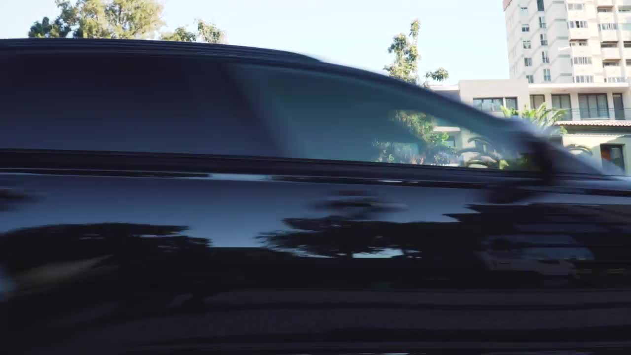 Free Video Stock traffic on a sloping street Live Wallpaper