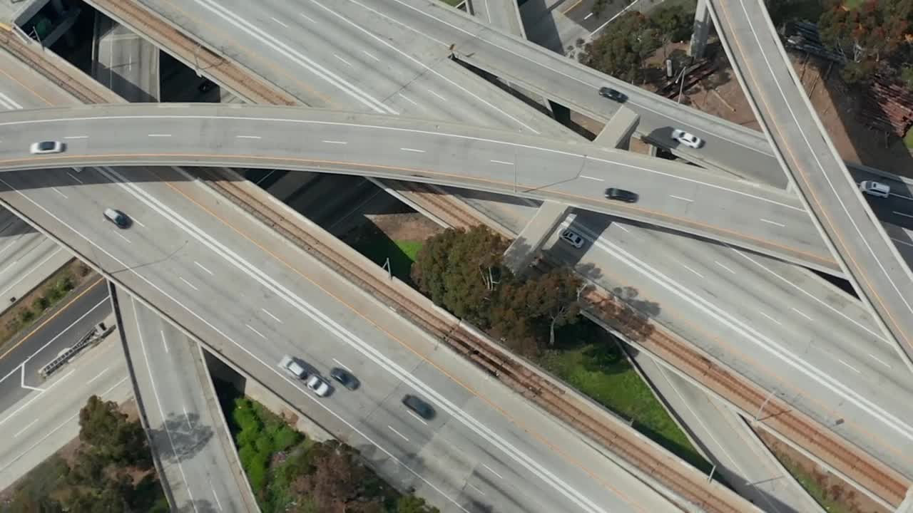 Free Video Stock traffic on avenues and bridges top aerial shot Live Wallpaper