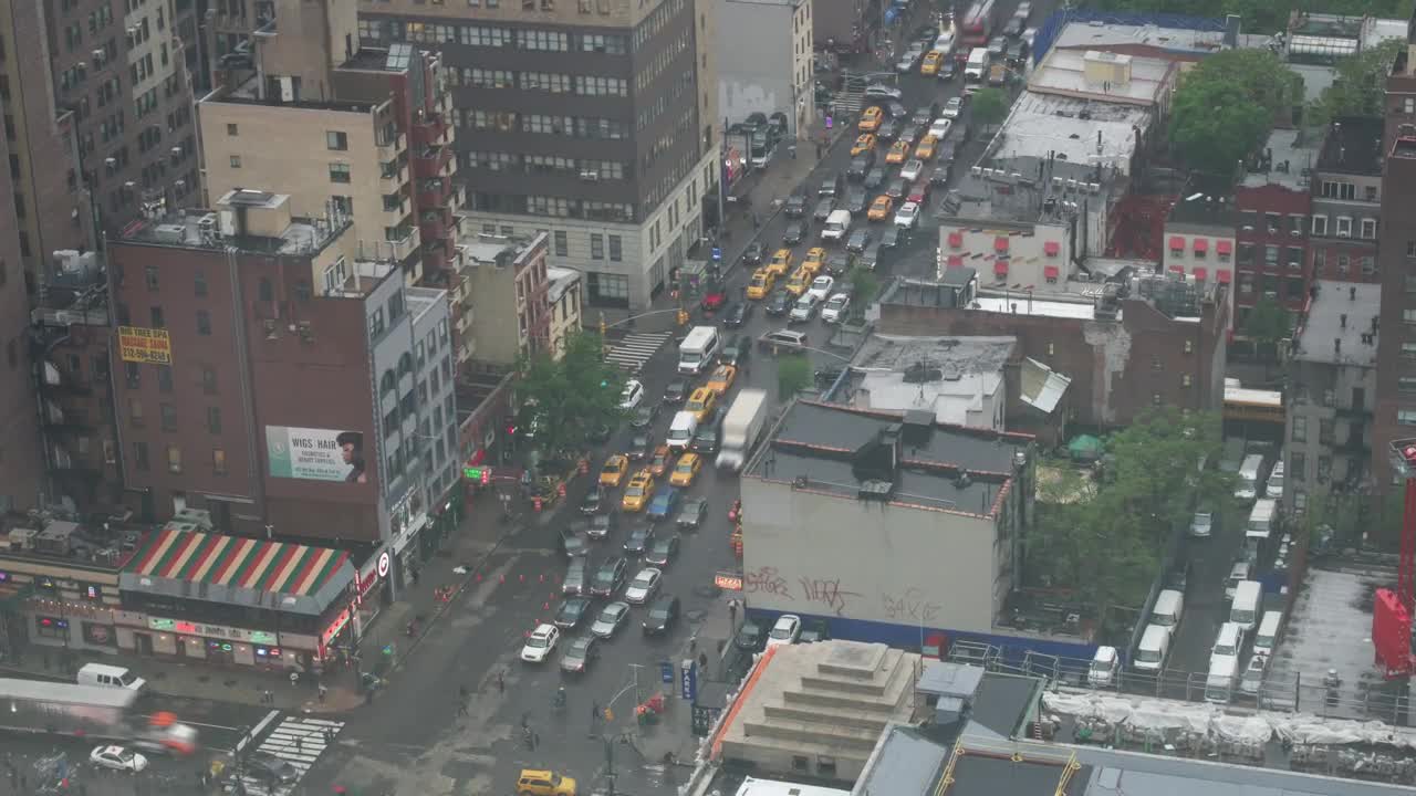 Free Video Stock traffic on manhattan avenues static upper view Live Wallpaper
