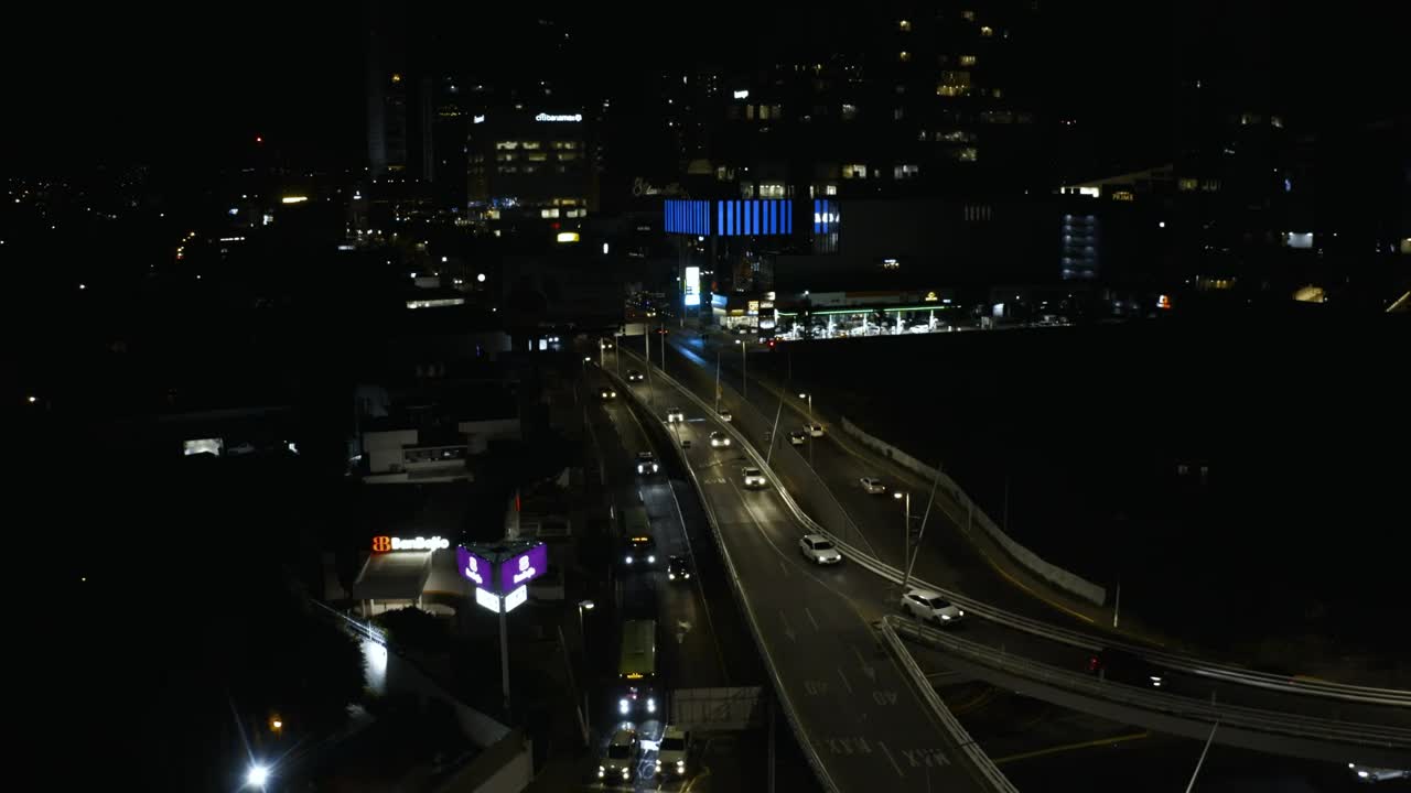 Free Video Stock traffic on the roads of a bridge and avenue Live Wallpaper