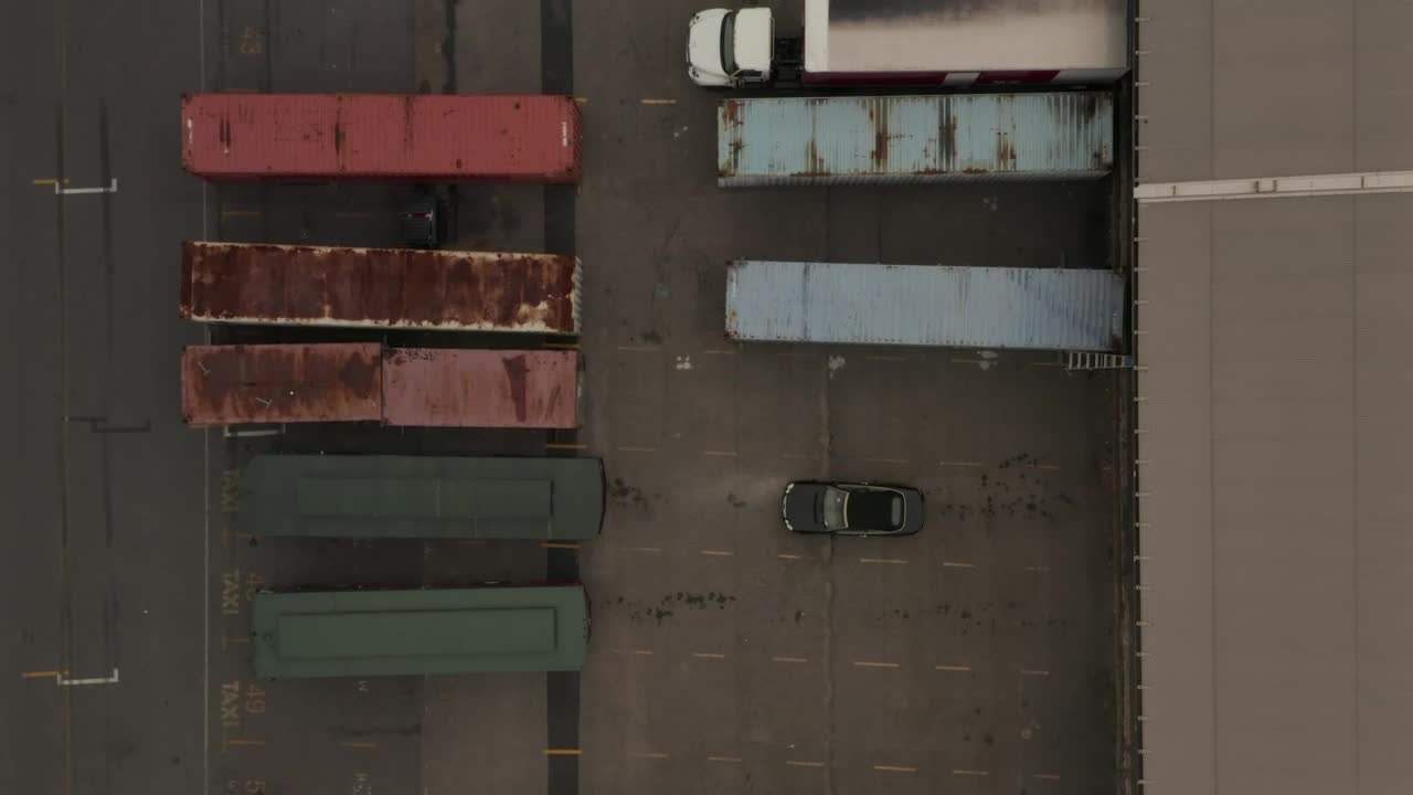 Free Video Stock trailers parked outside a warehouse Live Wallpaper