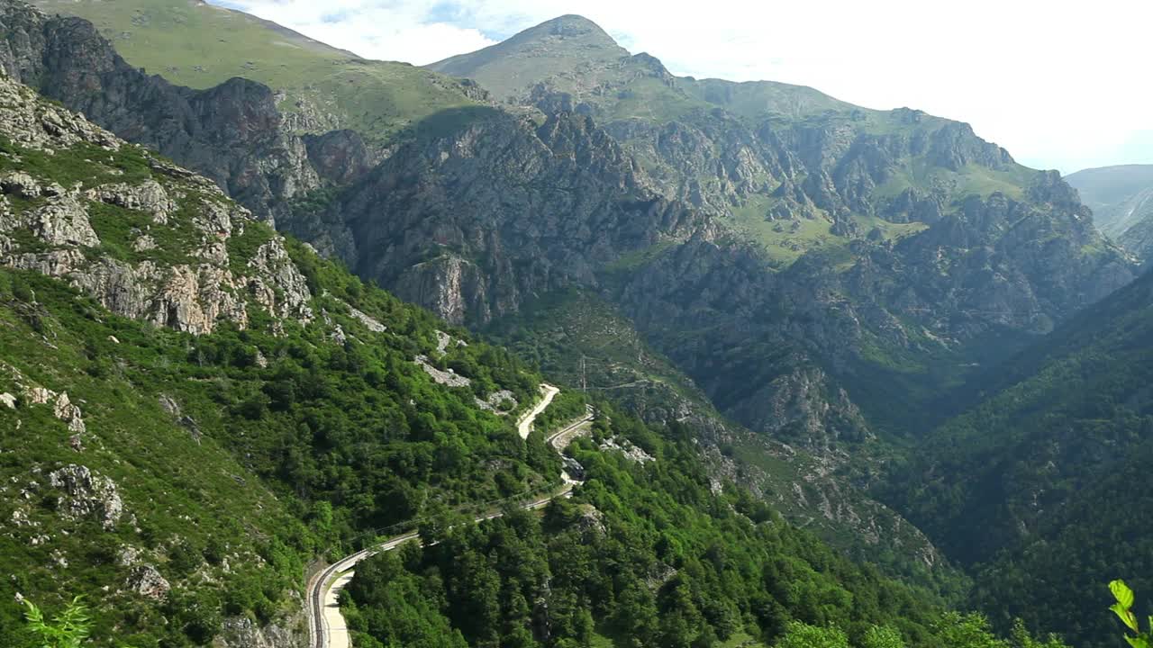Free Video Stock train going through a mountainous valley Live Wallpaper