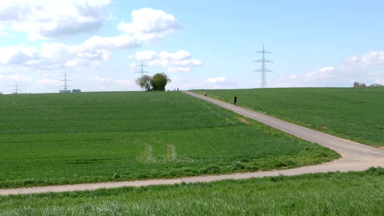 Free Video Stock training in the countryside Live Wallpaper