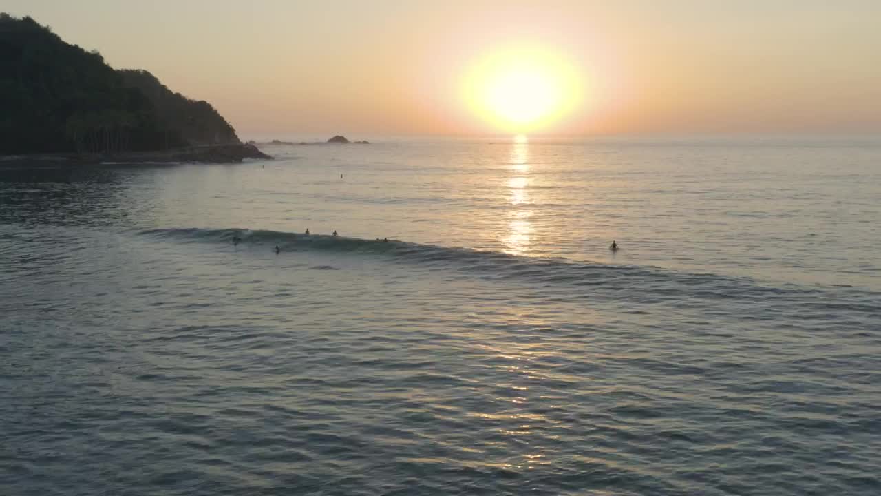 Free Stock Video Waves On A Beach With A Few Surfers Live Wallpaper