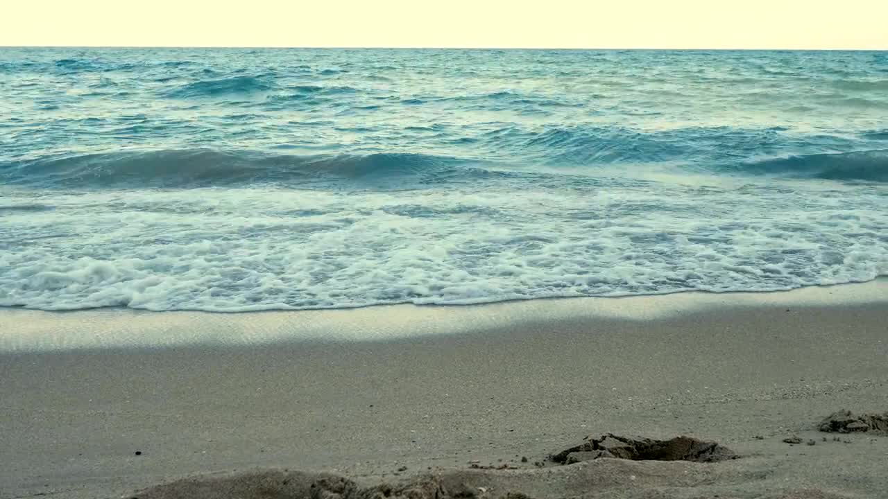 Free Stock Video Waves Of The Sea Reaching The Shore Of The Beach Live Wallpaper