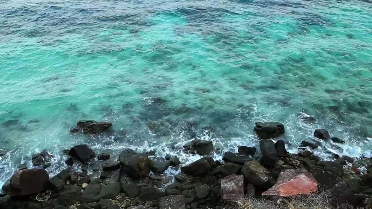 Free Stock Video Waves Breaking Over Dark Rocks Live Wallpaper