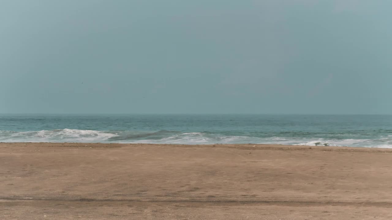 Free Stock Video Waves At An Empty Beach Live Wallpaper