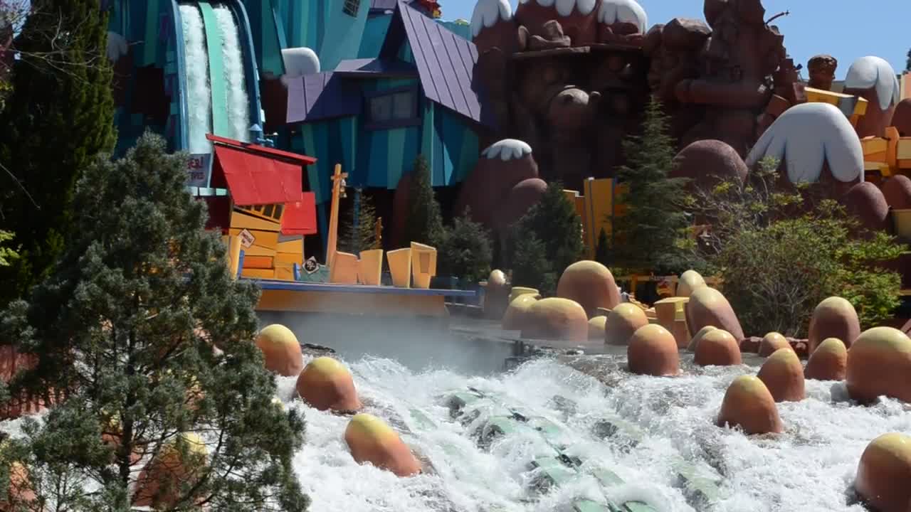 Free Stock Video Waterpark Slide During A Hot Day Live Wallpaper