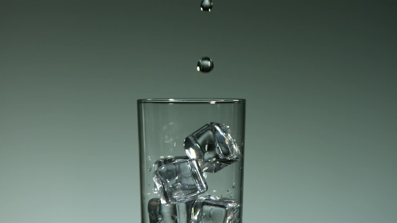 Free Stock Video Water Drops Falling Into A Glass With Ice Cubes Live Wallpaper