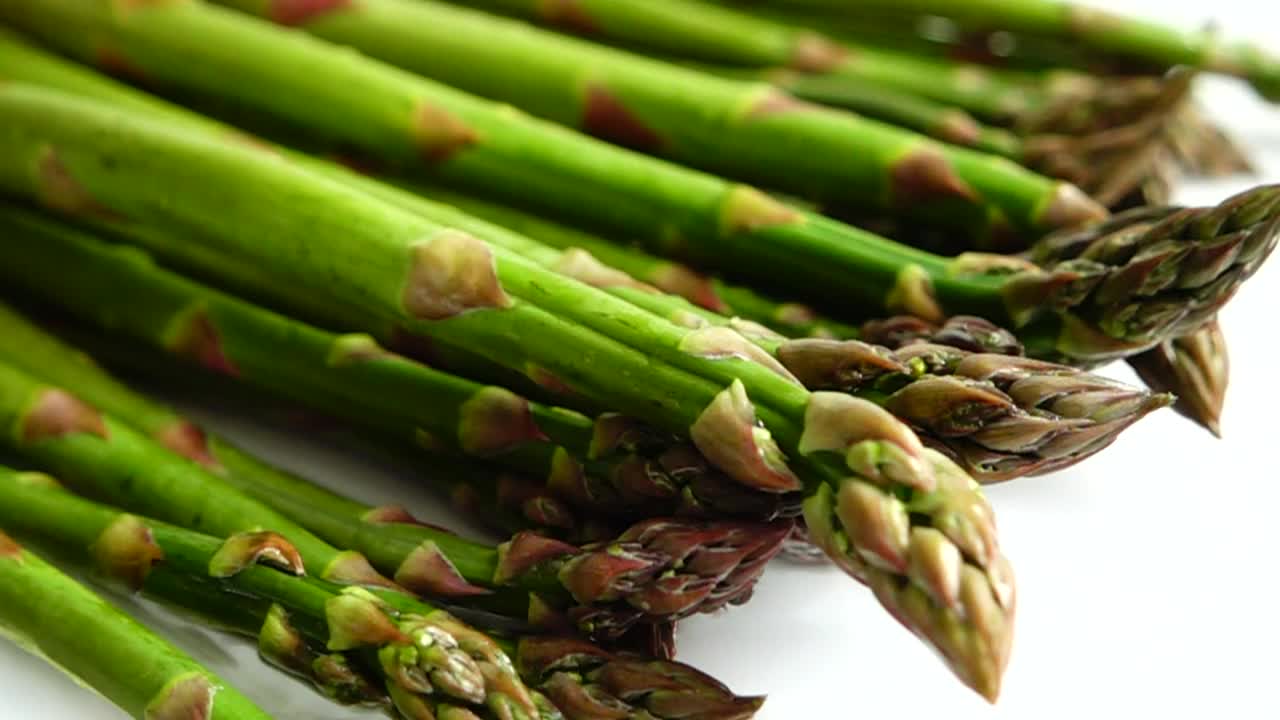 Free Stock Video Washing Asparagus In The Kitchen Live Wallpaper
