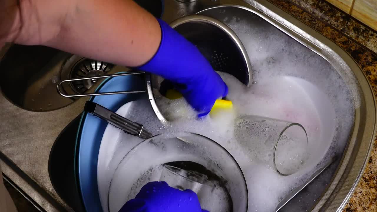 Free Stock Video Washing Dishes In A Home Kitchen Live Wallpaper