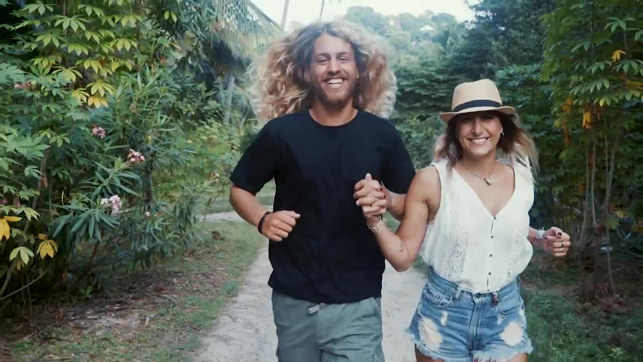 Free Stock Video Wanderlusts Running Together Through A Jungle Live Wallpaper