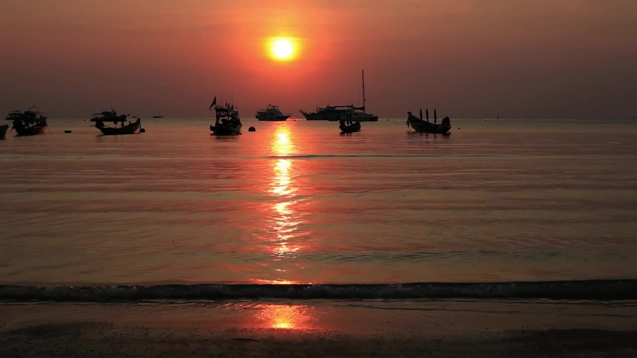 Free Stock Video Walking Out Towards Boats At Sunset Live Wallpaper