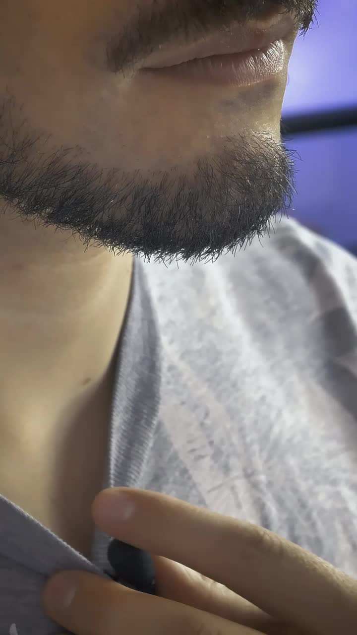 Free Stock Video Video Blogger Testing His Microphone Live Wallpaper