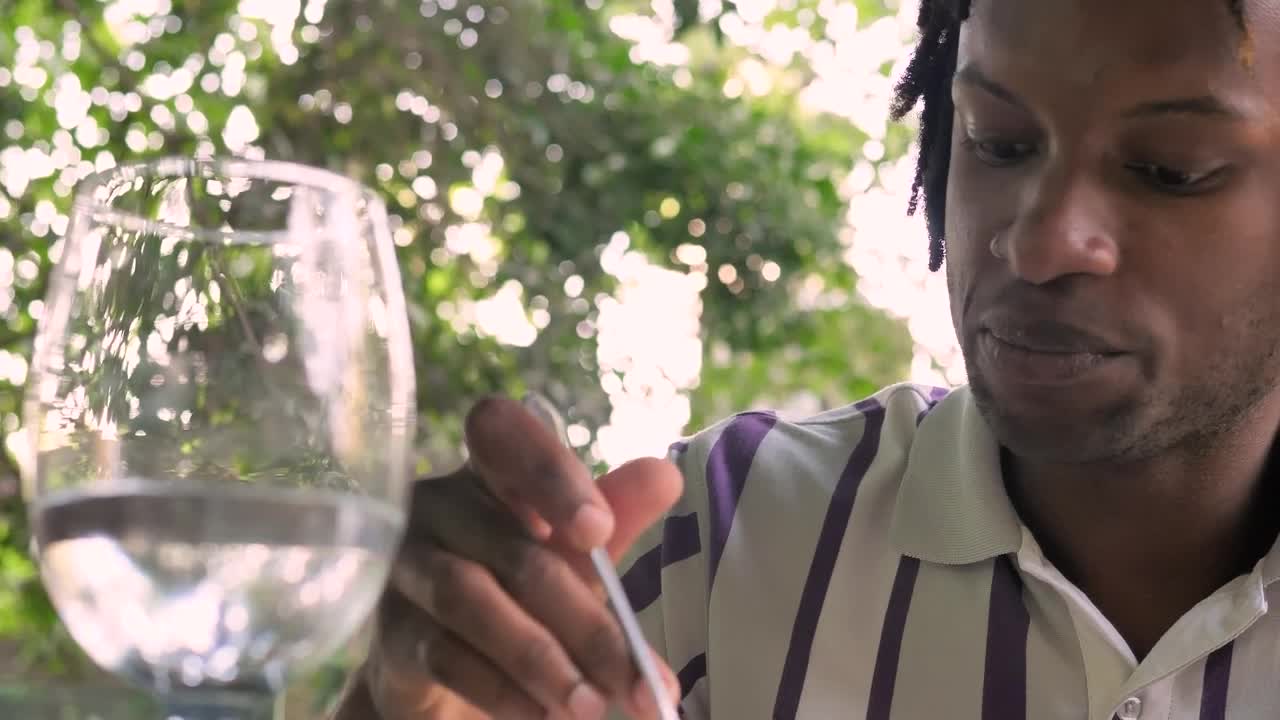 Free Stock Video Vegetarian Man Eating Salad Live Wallpaper