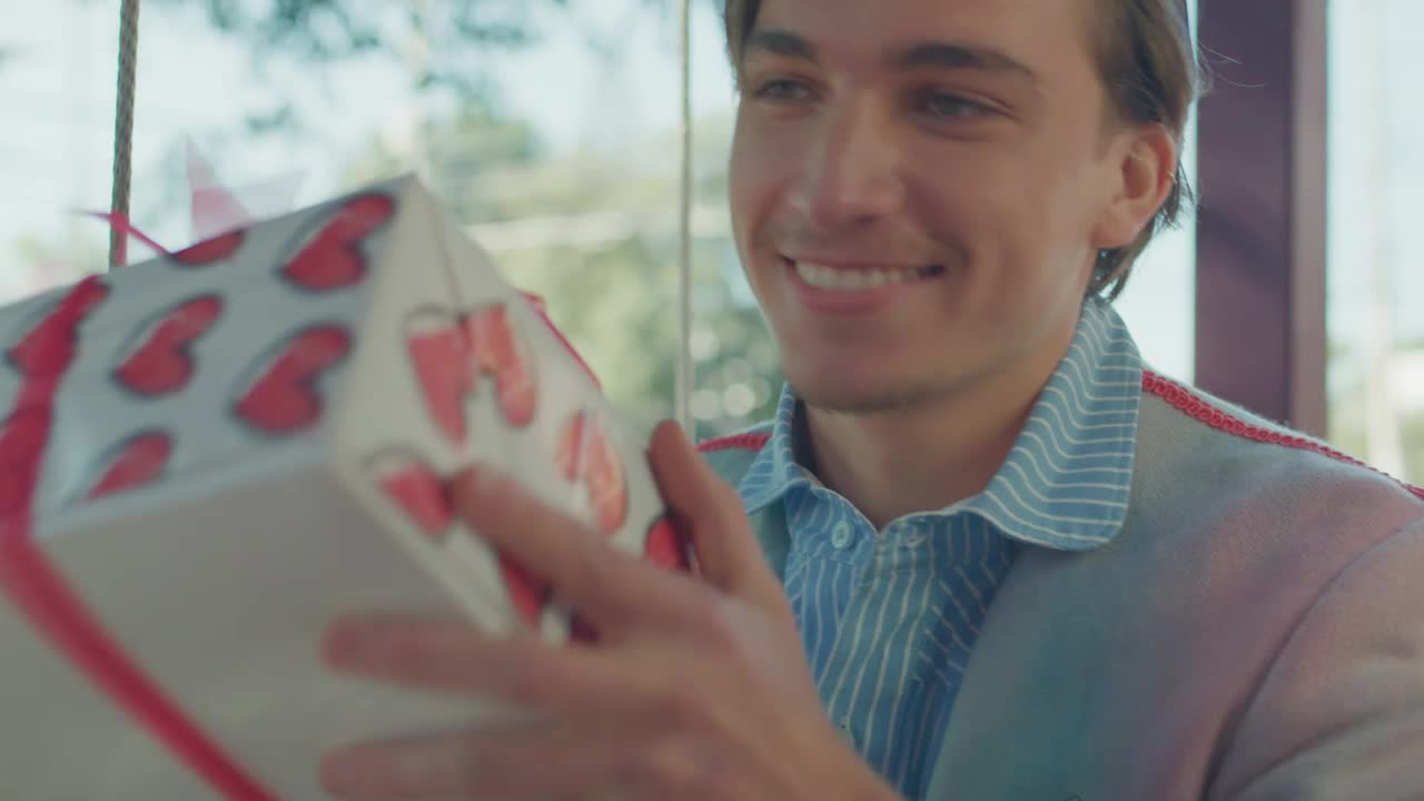 Free Stock Video Valentines Gift For A Happy Man Live Wallpaper