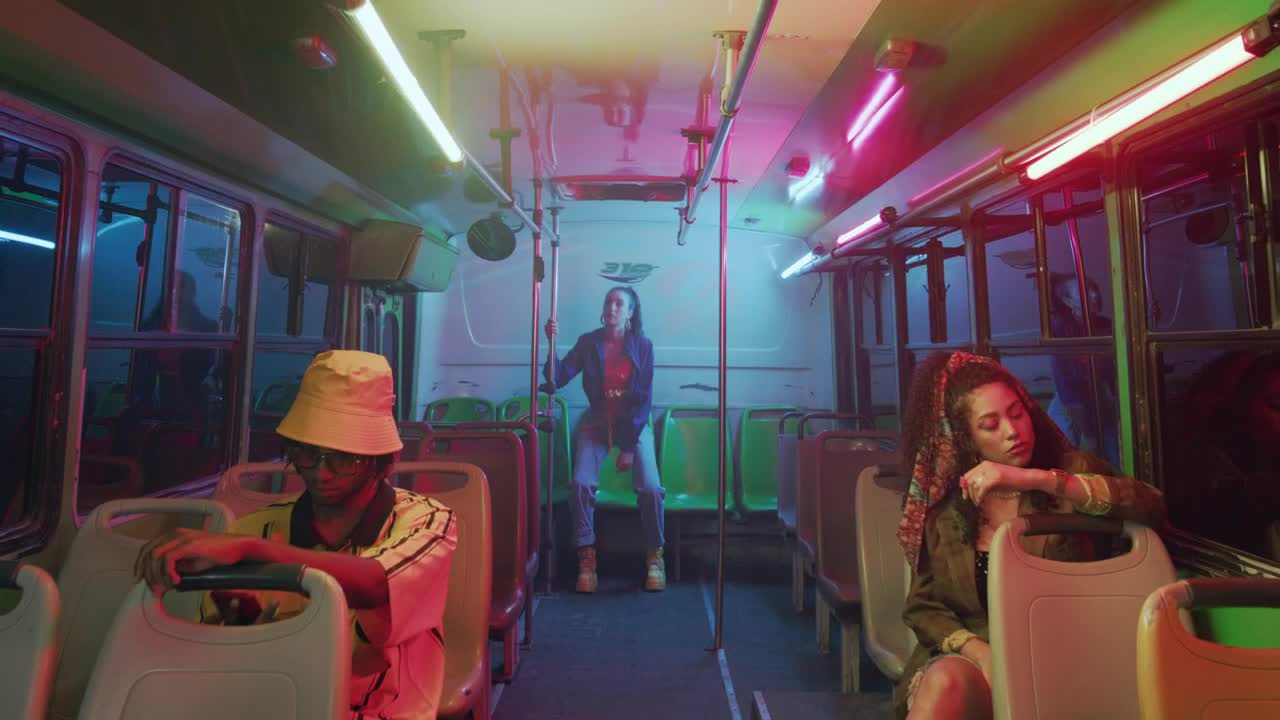 Free Stock Video Urban Trendy Models On A Bus Live Wallpaper