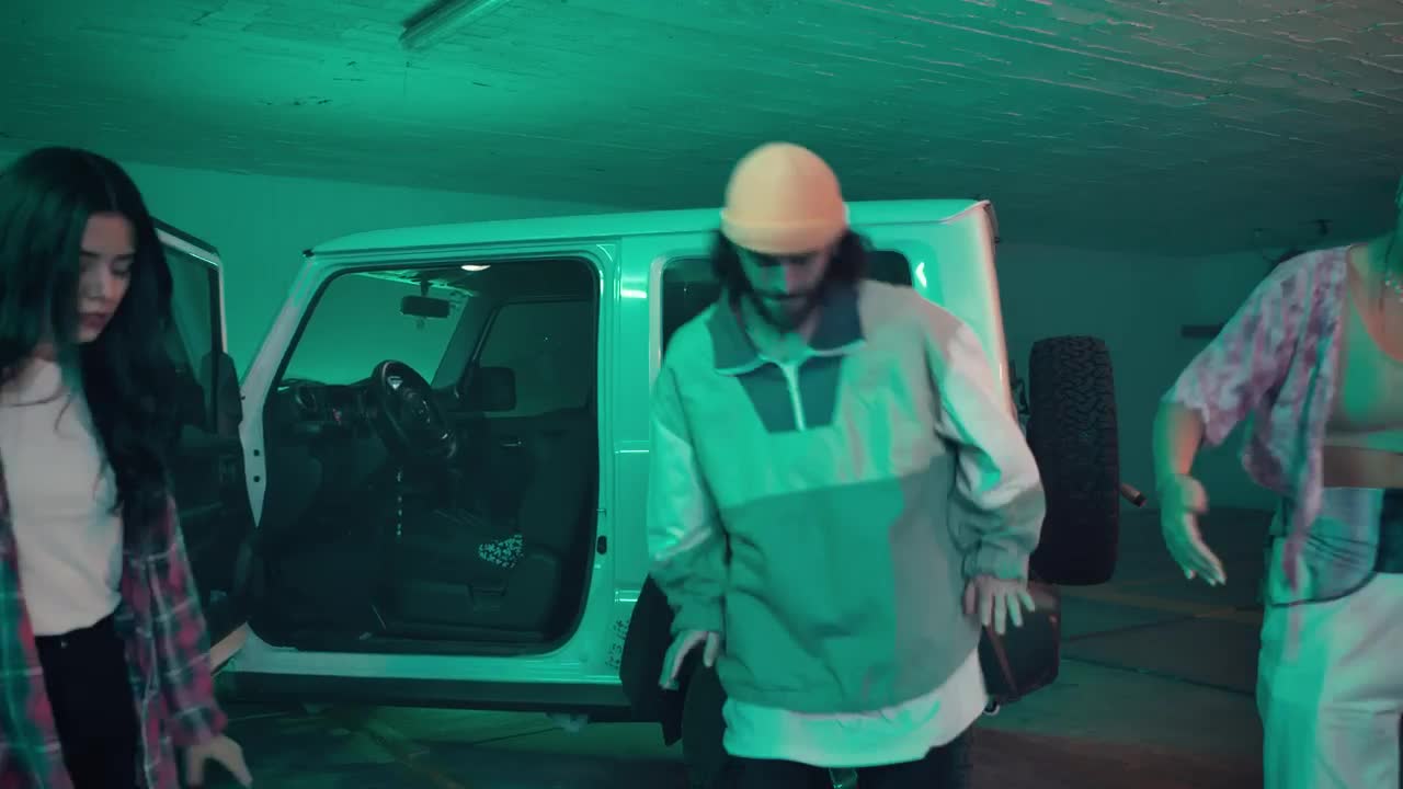 Free Stock Video Urban Man Dancing With His Friends Live Wallpaper