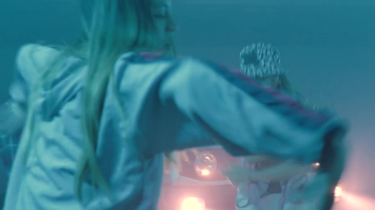 Free Stock Video Urban Friends Dancing In Circle Live Wallpaper