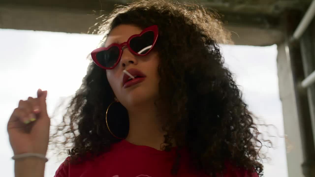 Free Stock Video Urban Fashion Model With Sunglasses Live Wallpaper