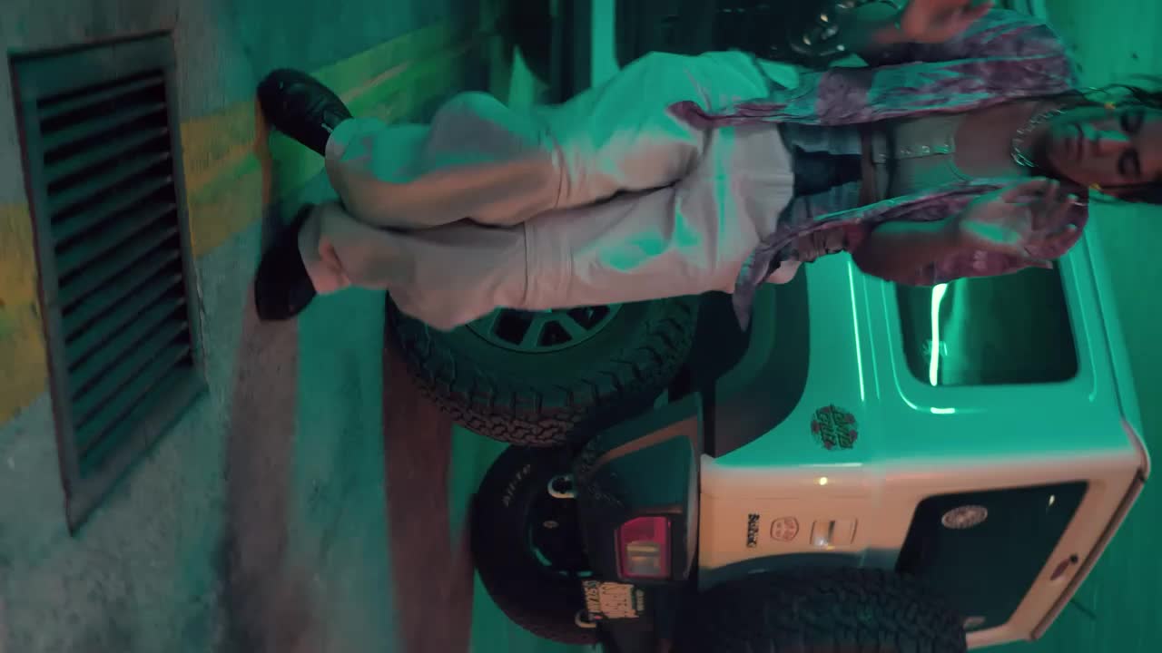 Free Stock Video Urban Dancers Spinning Shot Live Wallpaper