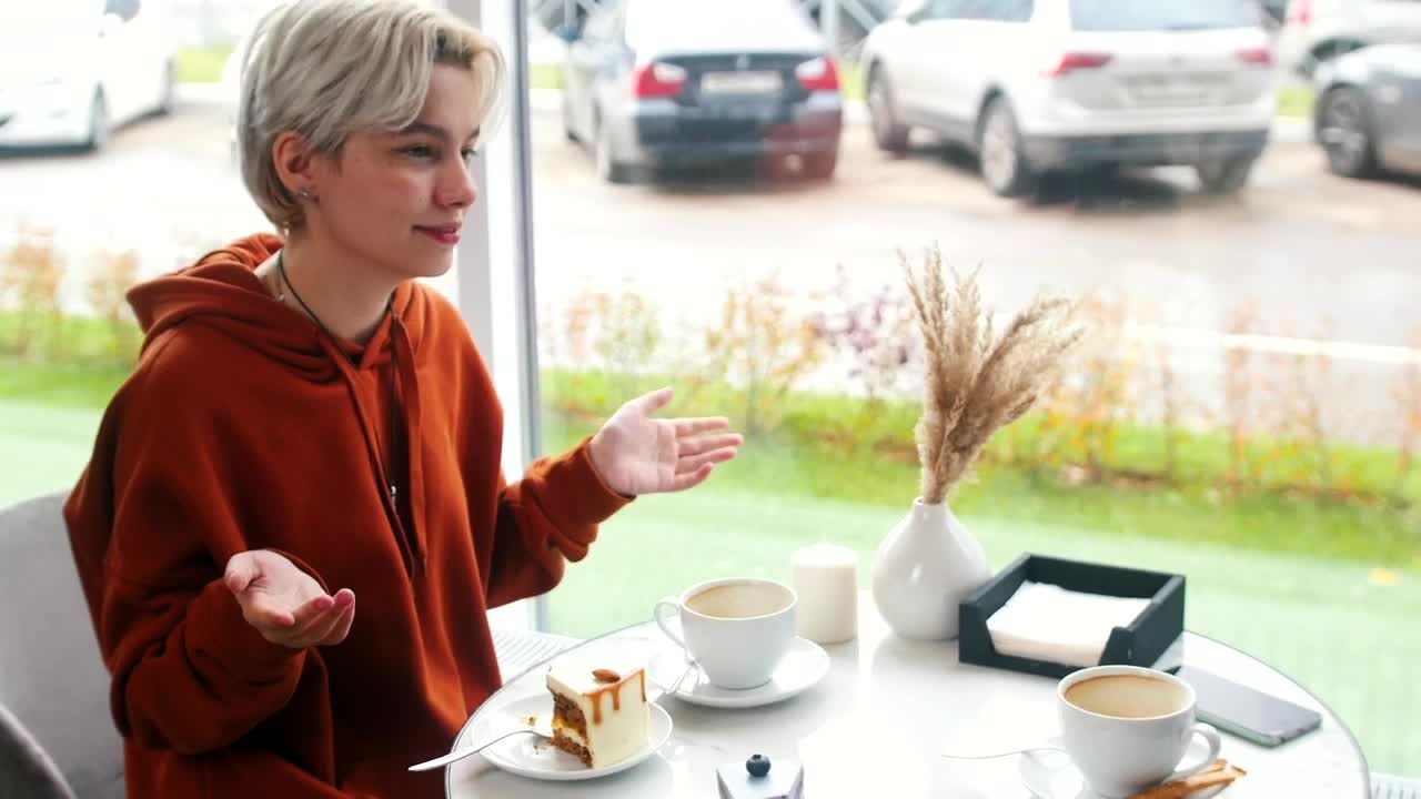 Free Stock Video Two Women Chatting At A Coffee Shop Live Wallpaper