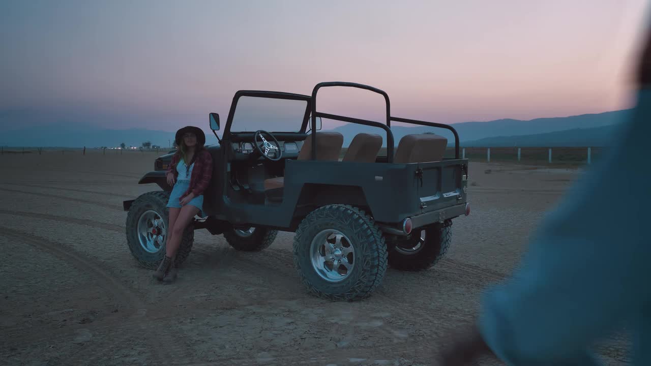 Free Stock Video Two Wanderlusts Meeting After A Stop Live Wallpaper