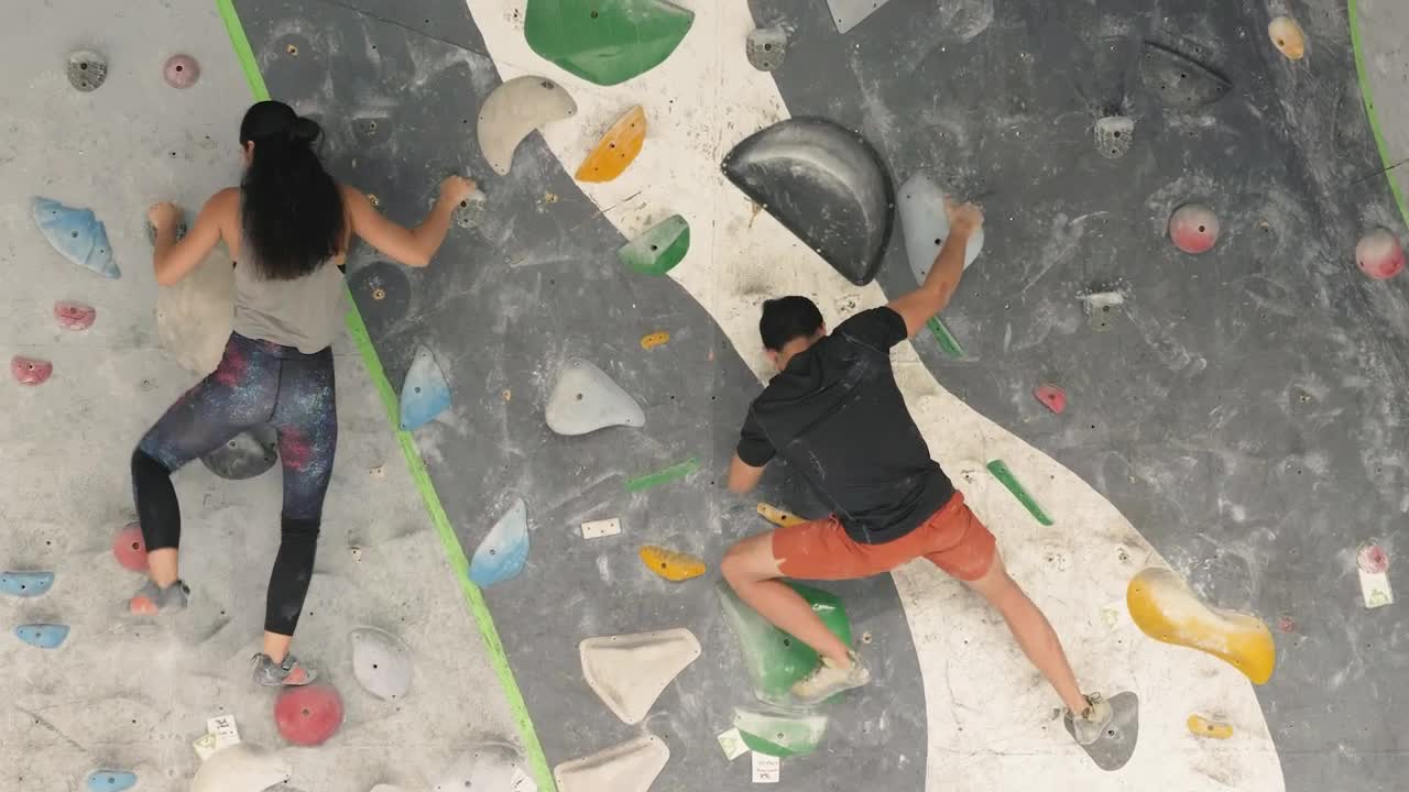 Free Stock Video Two People Practicing Mountaineering On A Wall Live Wallpaper