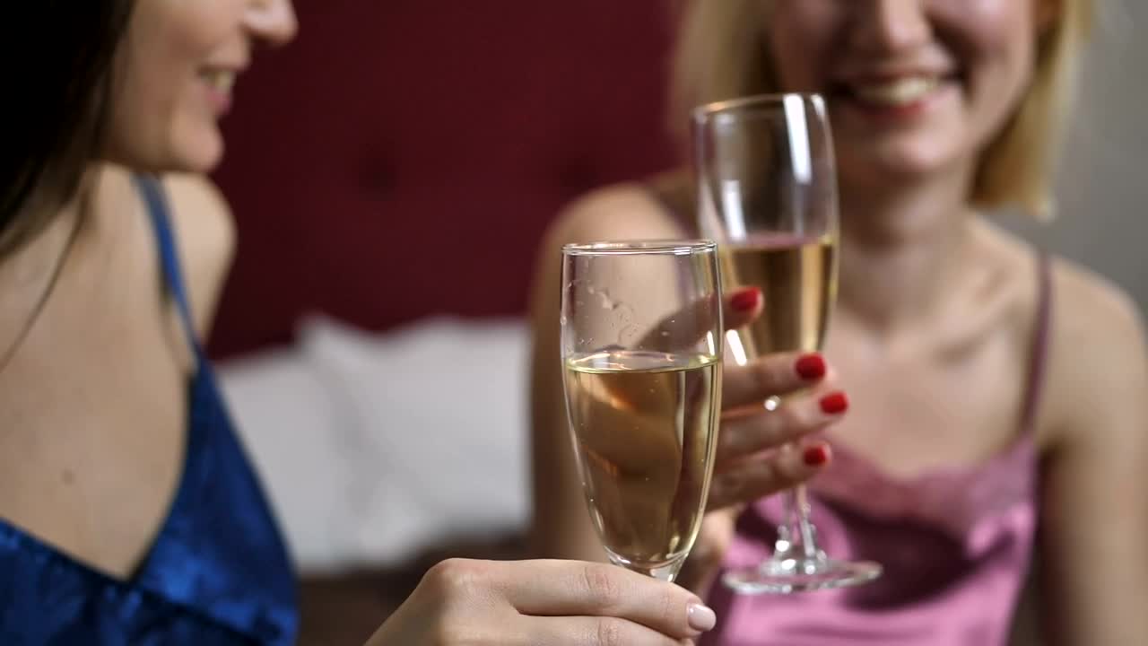 Free Stock Video Two Happy Friends Drinking Champagne Live Wallpaper