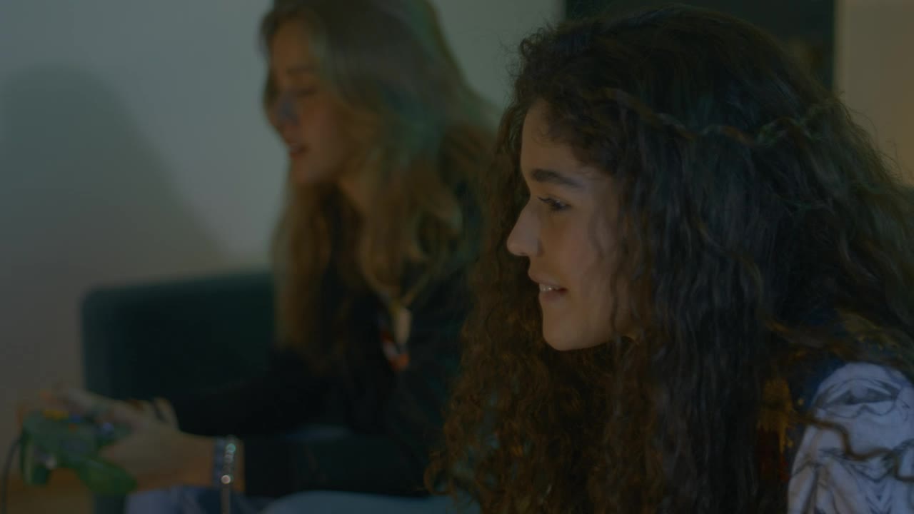 Free Stock Video Two Girls Playing Video Games Live Wallpaper