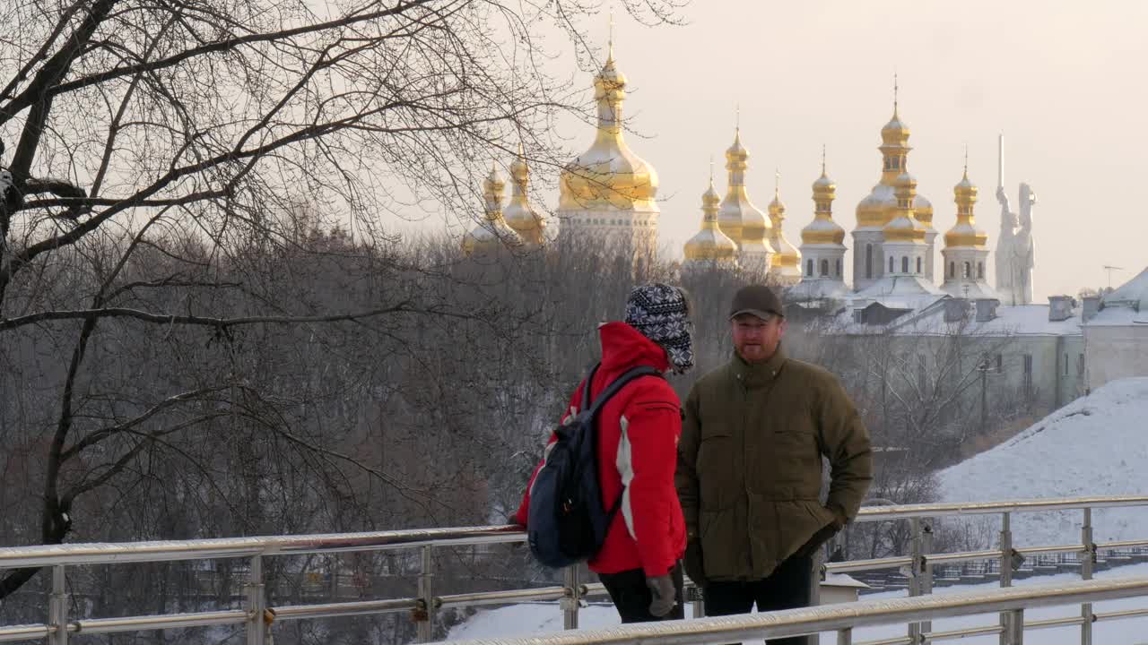 Free Stock Video Two Friends Having A Conversation On The Bridge Live Wallpaper