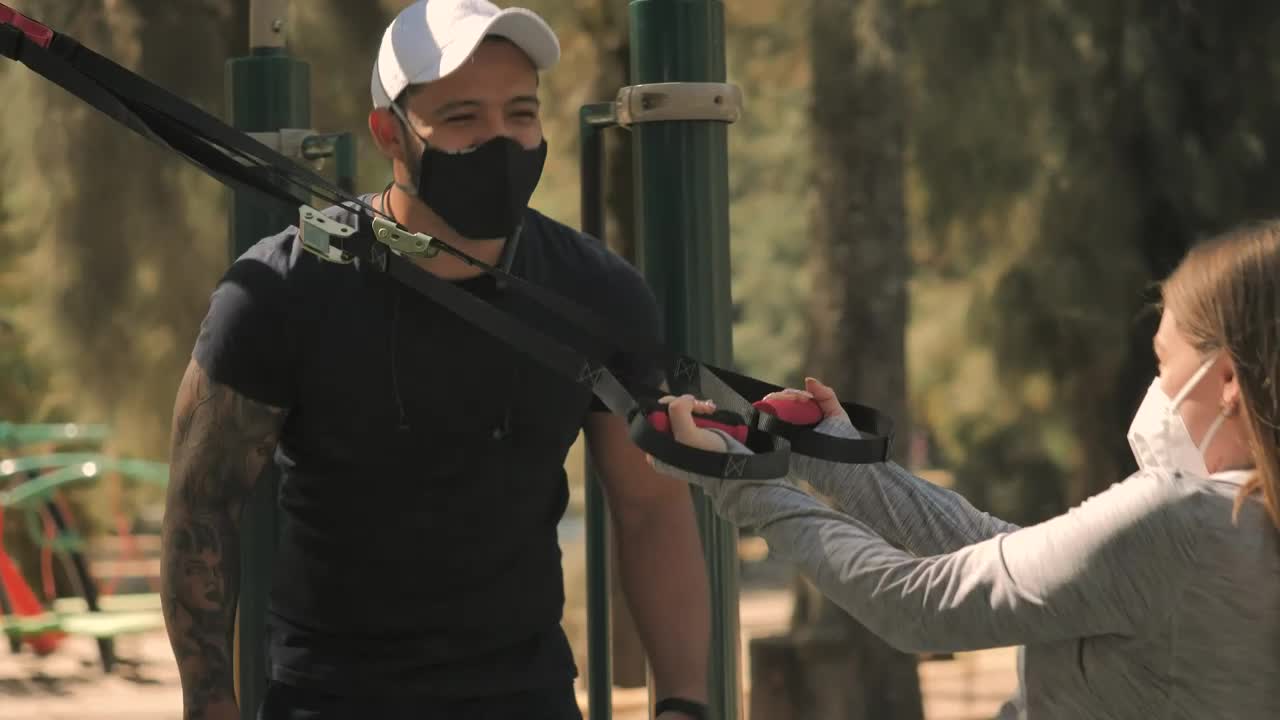 Free Stock Video Two Friends Doing Exercise Outdoors Live Wallpaper