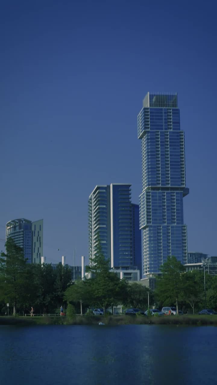 Free Stock Video Two Birds On The Shore Of A Lake In The Live Wallpaper
