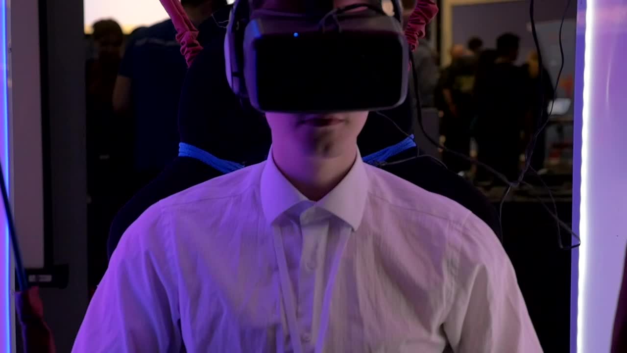 Free Stock Video Trying A Vr Arcade Attraction Live Wallpaper