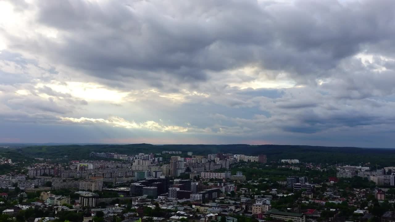 Free Stock Video Zooming Across A Small City Skyline Live Wallpaper