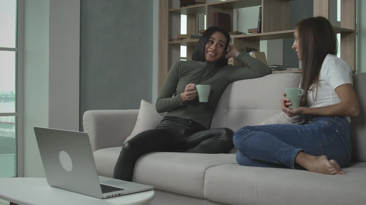 Free Stock Video Young Women On The Couch Live Wallpaper