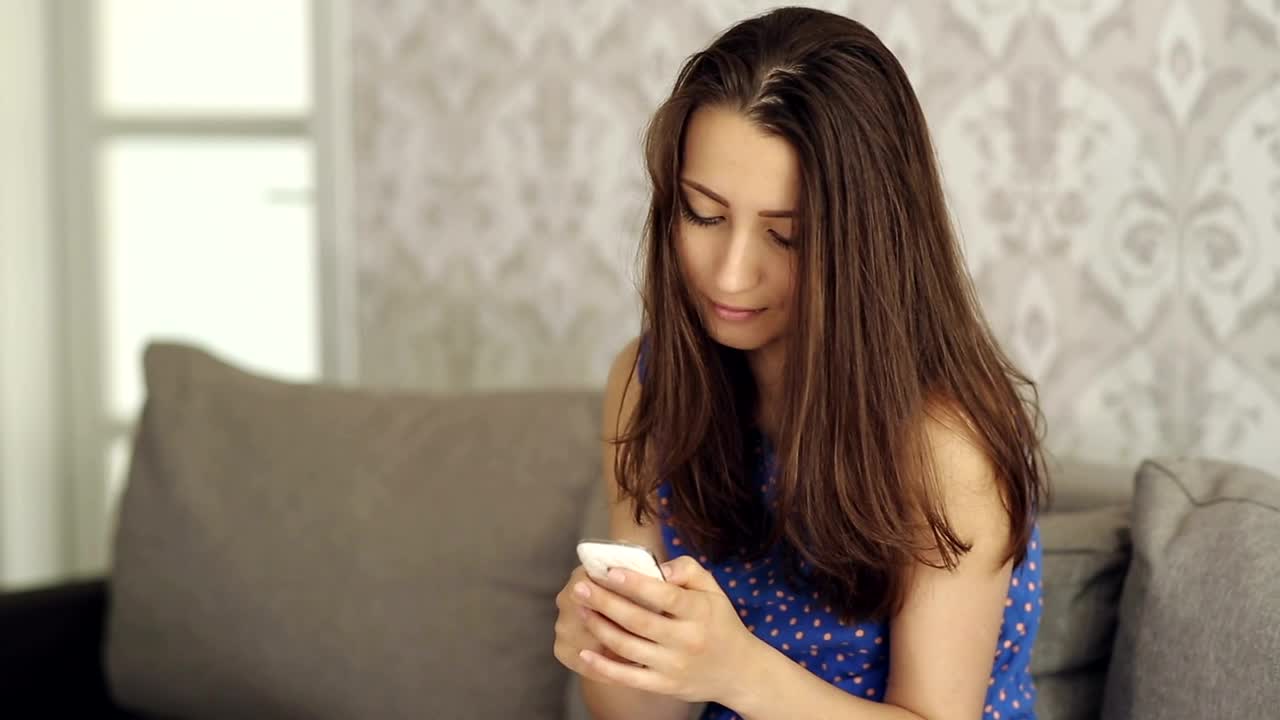 Free Stock Video Young Woman Texting With Her Smartphone Live Wallpaper