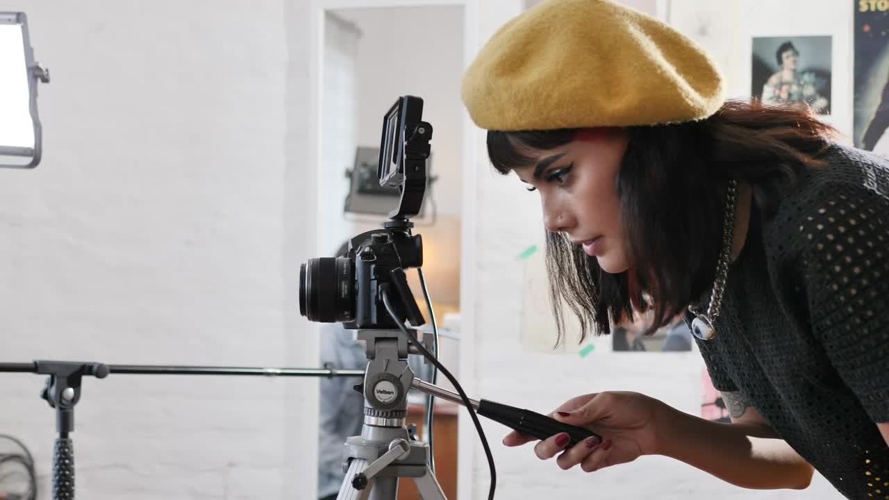 Free Stock Video Young Woman Shooting A Guy Talking On Video Live Wallpaper