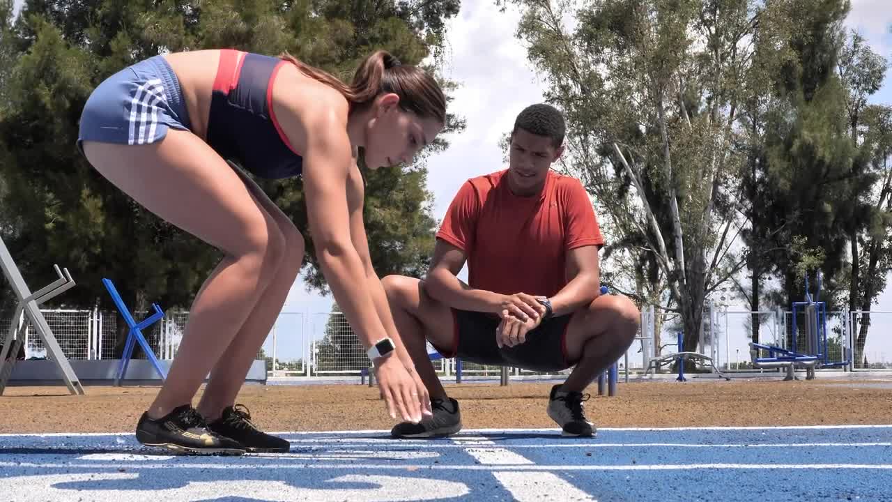 Free Stock Video Young Woman Getting Into Position For Sprinting Live Wallpaper