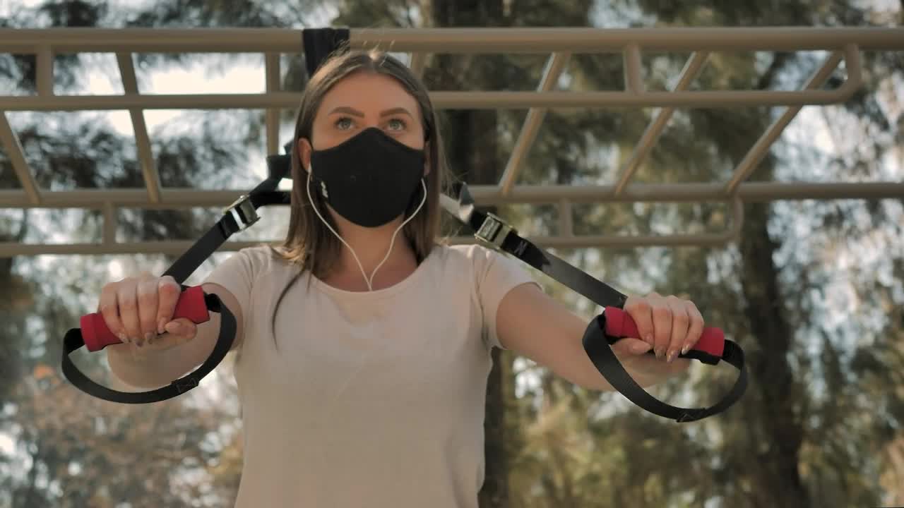 Free Stock Video Young Woman Exercising In The Park Live Wallpaper