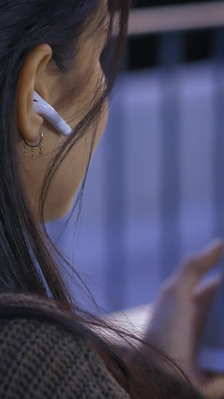 Free Stock Video Young Woman Ending A Call Live Wallpaper