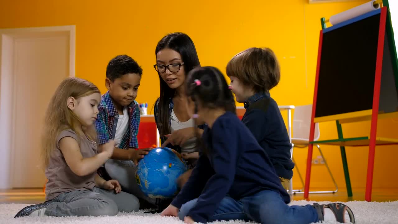 Free Stock Video Young Teacher Teaching Geography To A Few Children Live Wallpaper