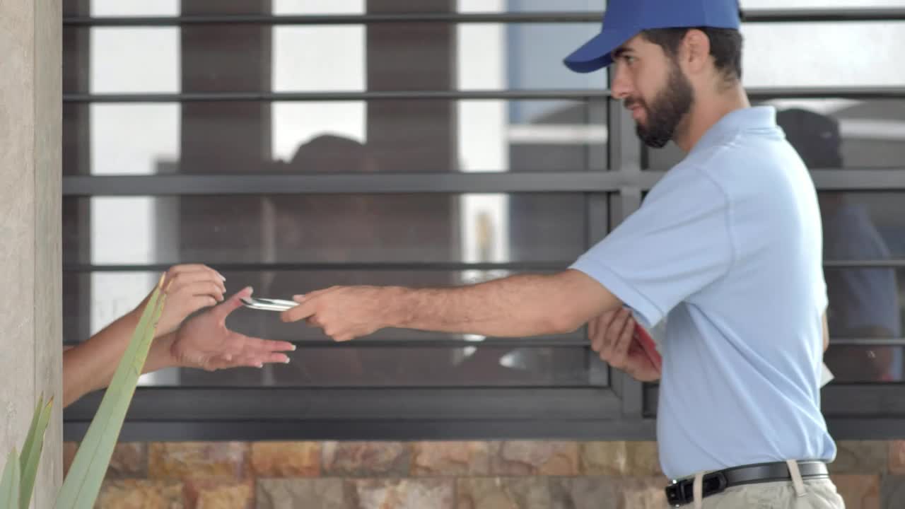 Free Stock Video Young Postman Delivers A Box To A Woman At The Live Wallpaper