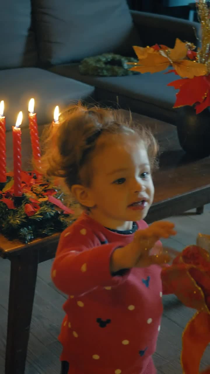 Free Stock Video Young Mother With Her Little Daughter Decorating A Christmas Tree Live Wallpaper