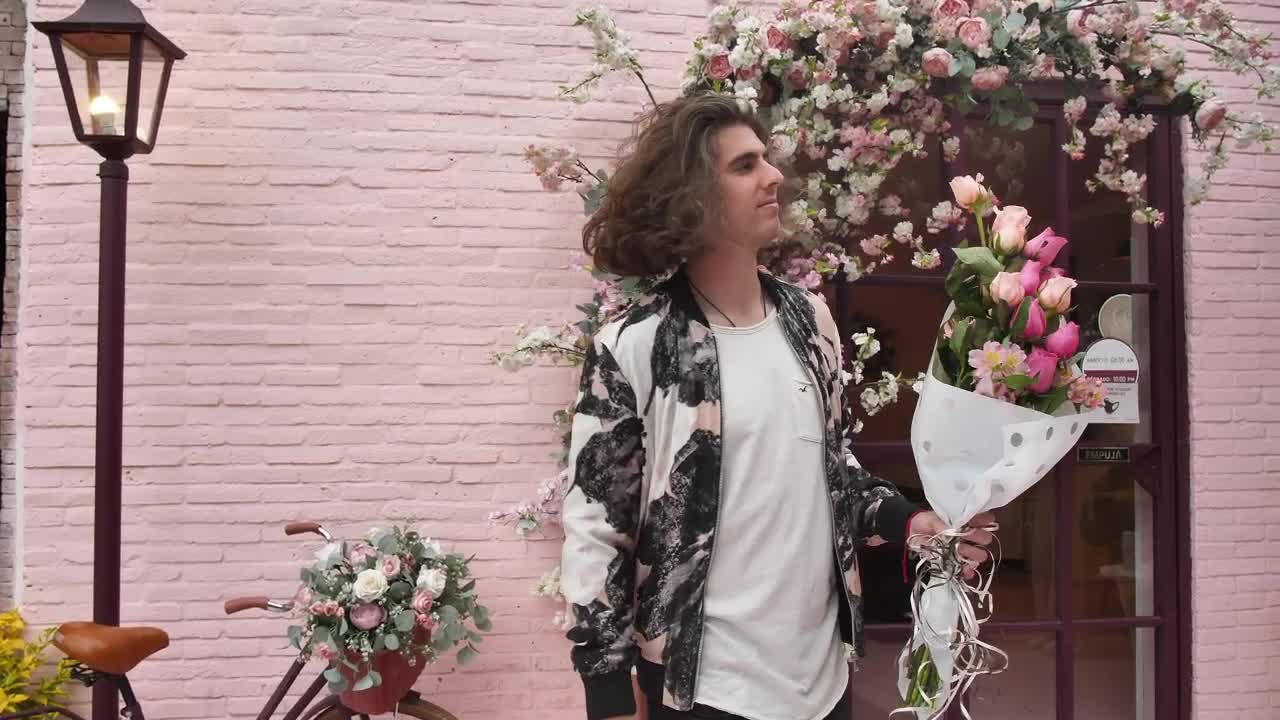 Free Stock Video Young Man With Flowers Waiting For His Girlfriend Live Wallpaper