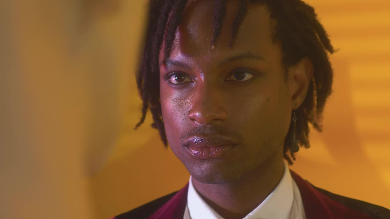 Free Stock Video Young Man Staring Into The Face Of A Mannequin Live Wallpaper