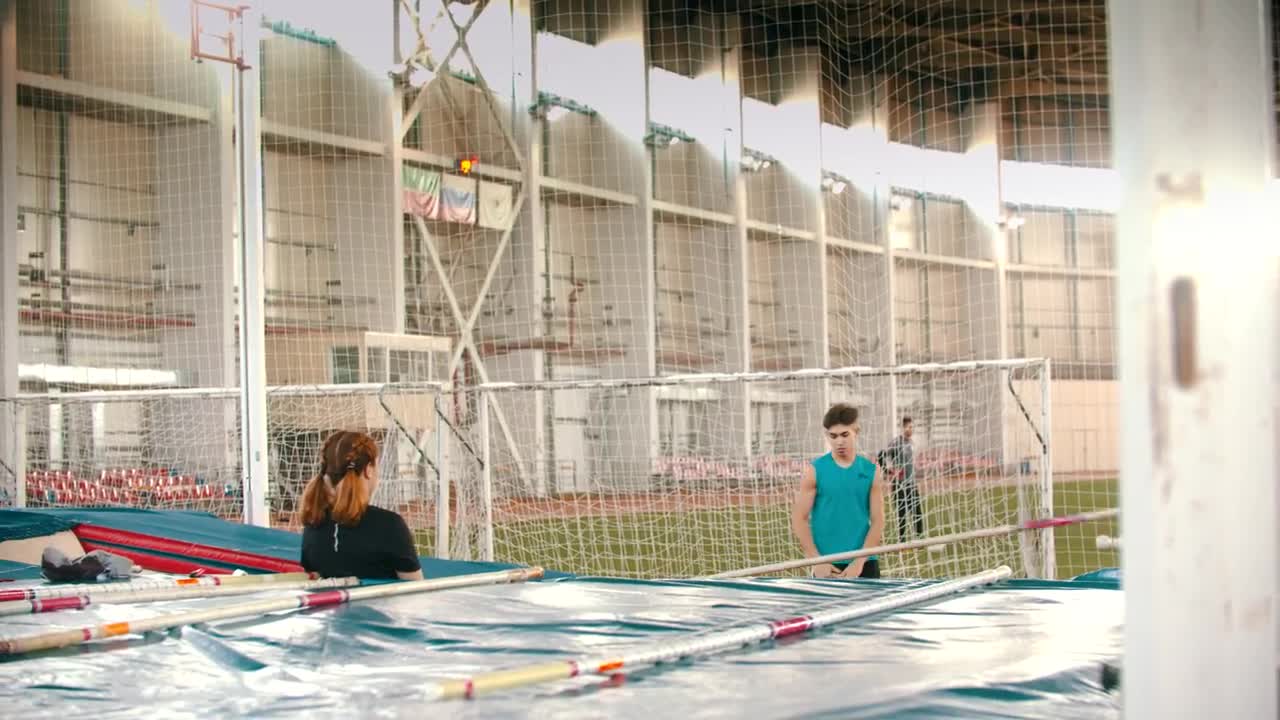 Free Stock Video Young Man Doing A Pole Vault In A Workout Live Wallpaper