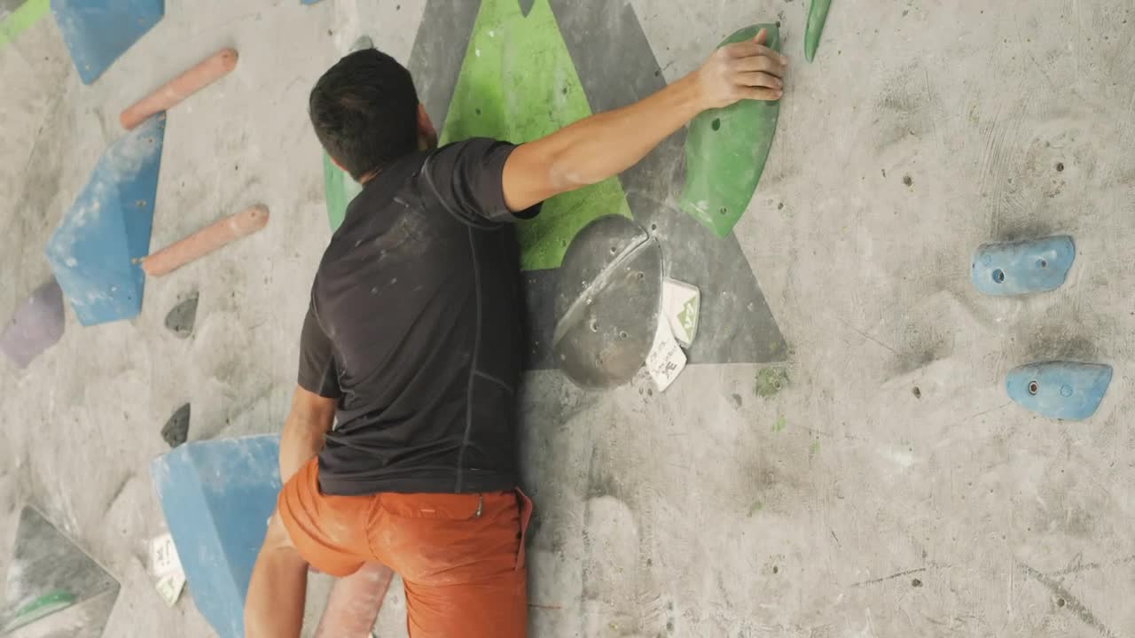 Free Stock Video Young Man Climbing A Wall For Mountaineering Live Wallpaper