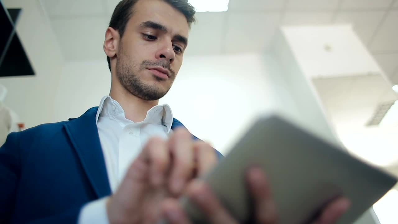 Free Stock Video Young Entrepreneur Reviews Data On His Tablet Live Wallpaper